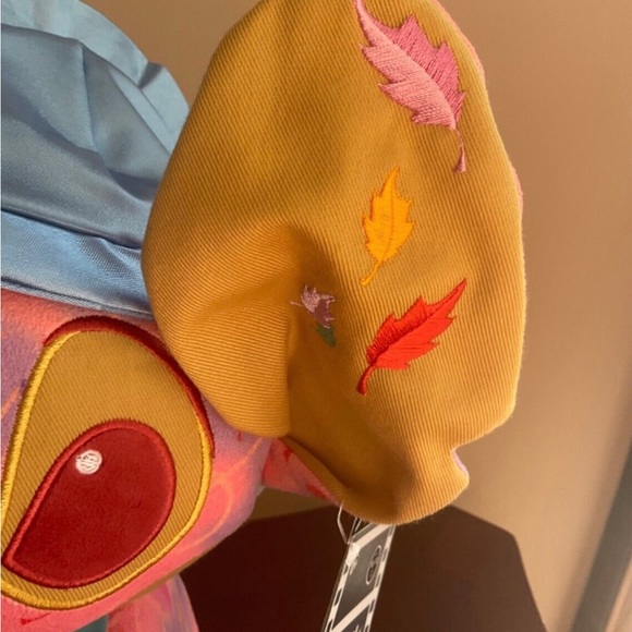 DISNEY PARKS ‘’LILO AND STITCH ‘’ STITCH CRASHES COLLECTION .. POCAHONTAS - Picture 3 of 6